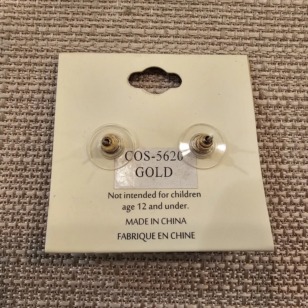 Justin & Taylor goldtone pyramid stud earrings - Picture 2 of 2